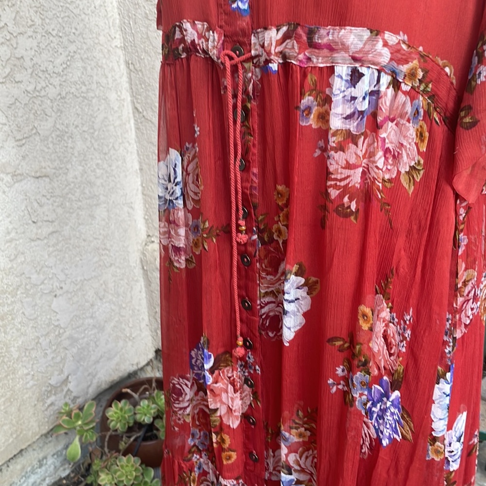 Johnny was Drexl Maxi Dress floral print and an ultra-feminine, flowy silhouette - Picture 7 of 14